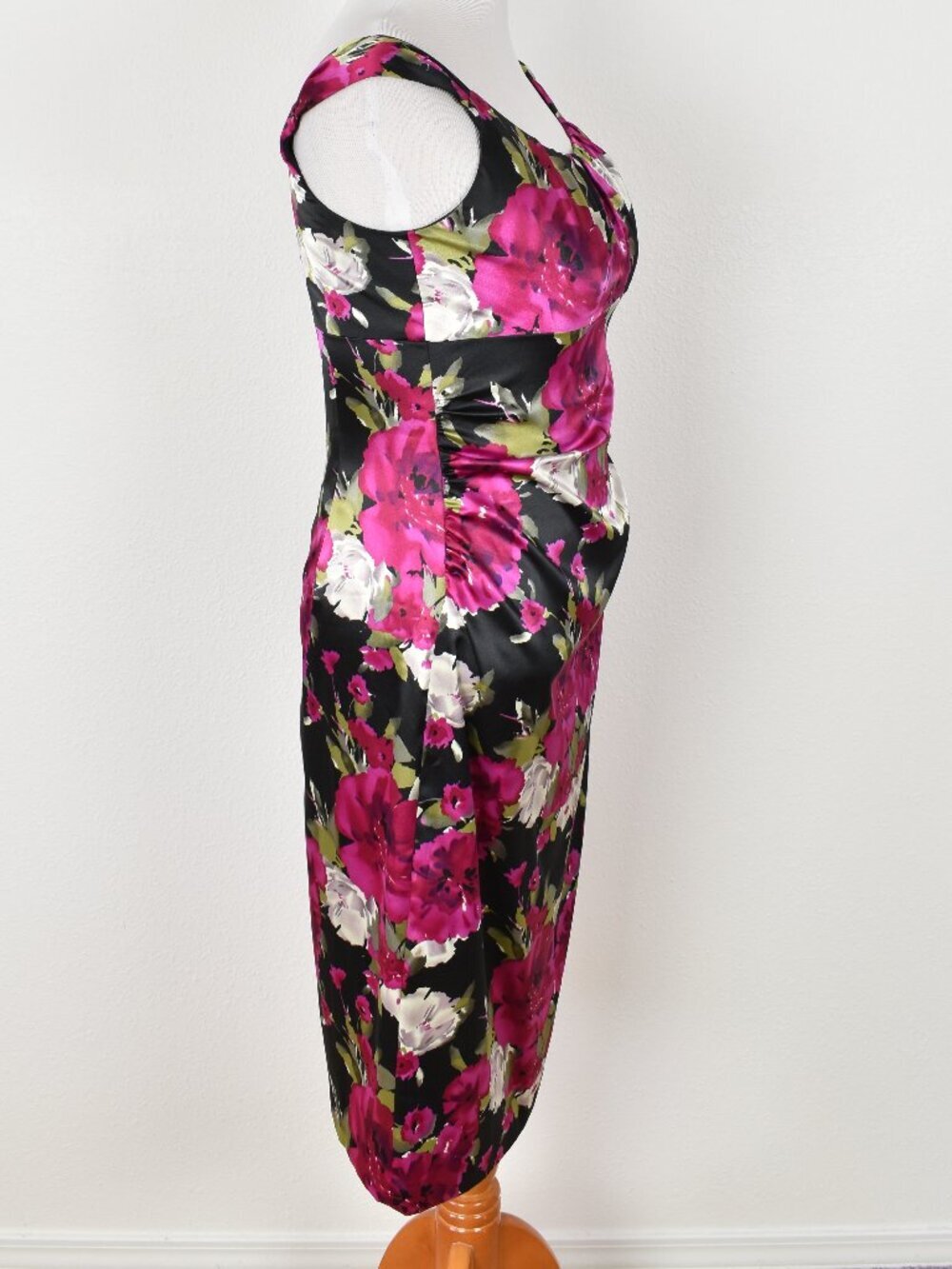 Maggy London Floral Satin Ruched Sheath Cocktail Dress - 14 - Picture 5 of 9